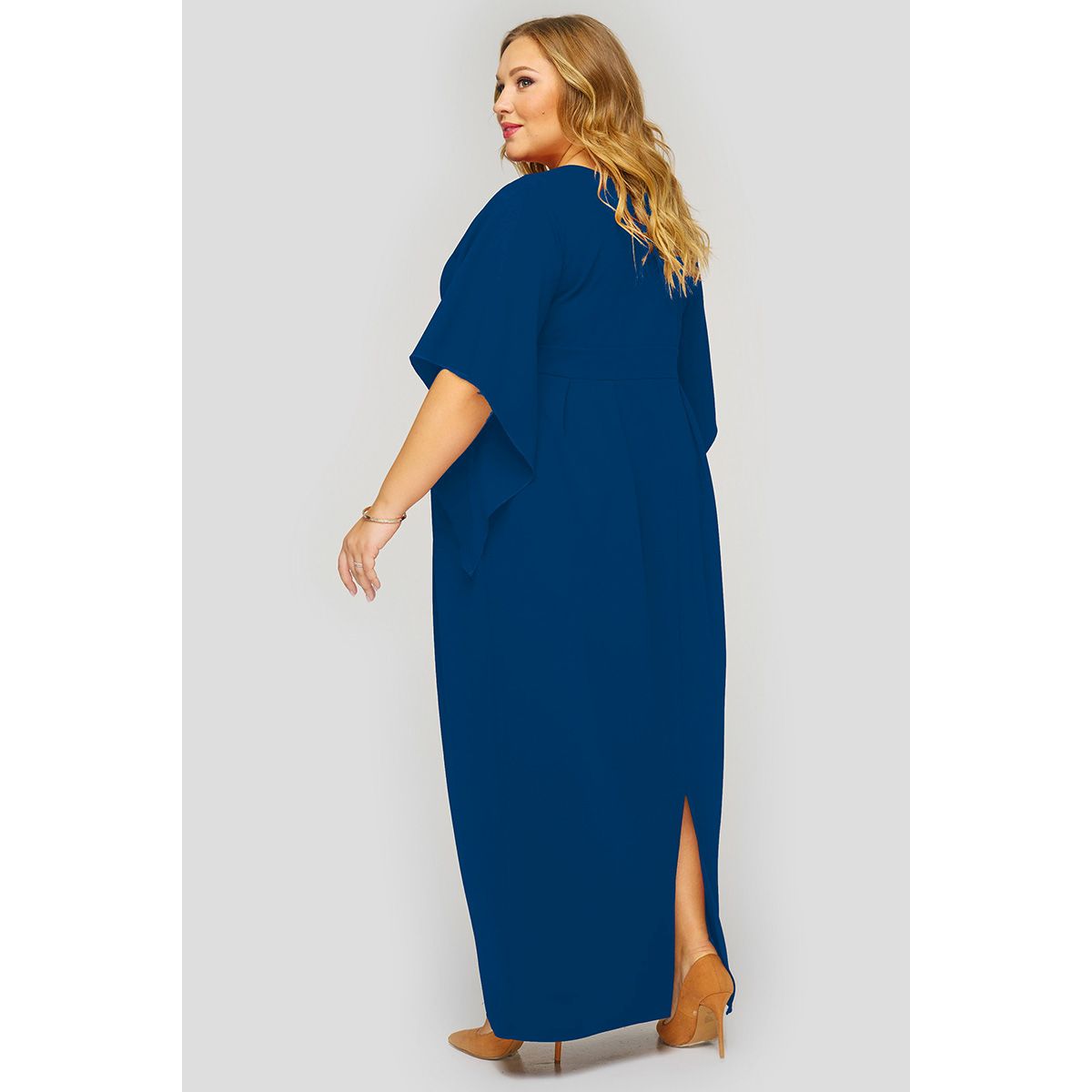 Платье вечернее из темно-синего крепа с пришивным украшением