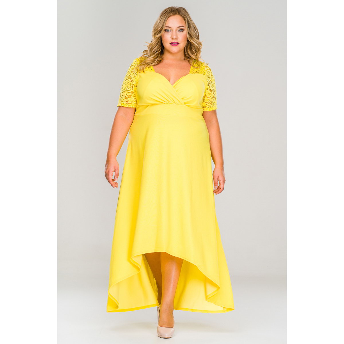 Платье вечернее с кружевной кокеткой желтого цвета